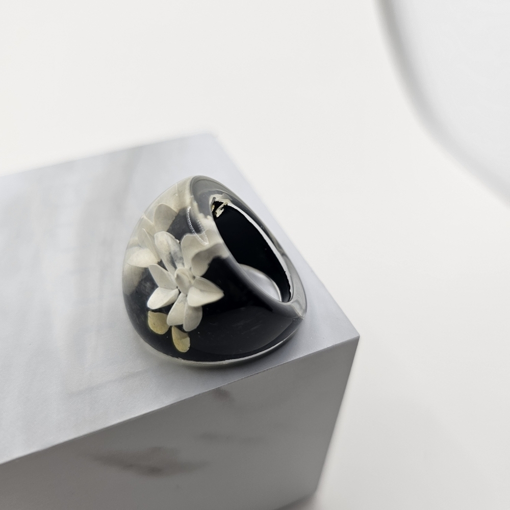 40% Off Retro Bubble Ring With Flowers